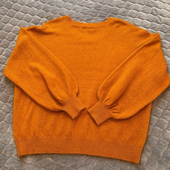 NWOT - Double Zero sweater. Size Medium. - Picture 5 of 12